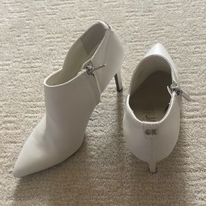 Women’s size 10 Calvin Klein Hessica stiletto bootie